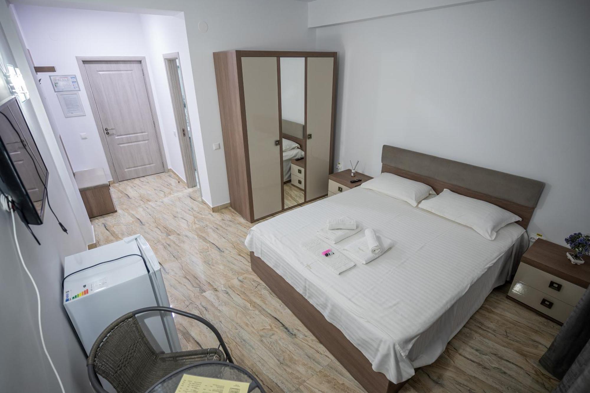 Hotel Damar คอสติเนช ภายนอก รูปภาพ